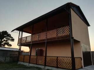 Фермерские дома В гостях у Адо Сухум Трехместный номер с балконом-6