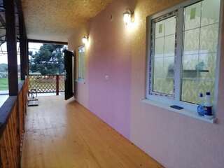 Фермерские дома В гостях у Адо Сухум Трехместный номер с балконом-10