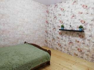 Фермерские дома В гостях у Адо Сухум Трехместный номер с балконом-2